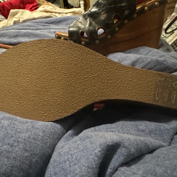 Distressed looking Bed Stu wooden and leather wedge sandal. Brown/black - Picture 6 of 6